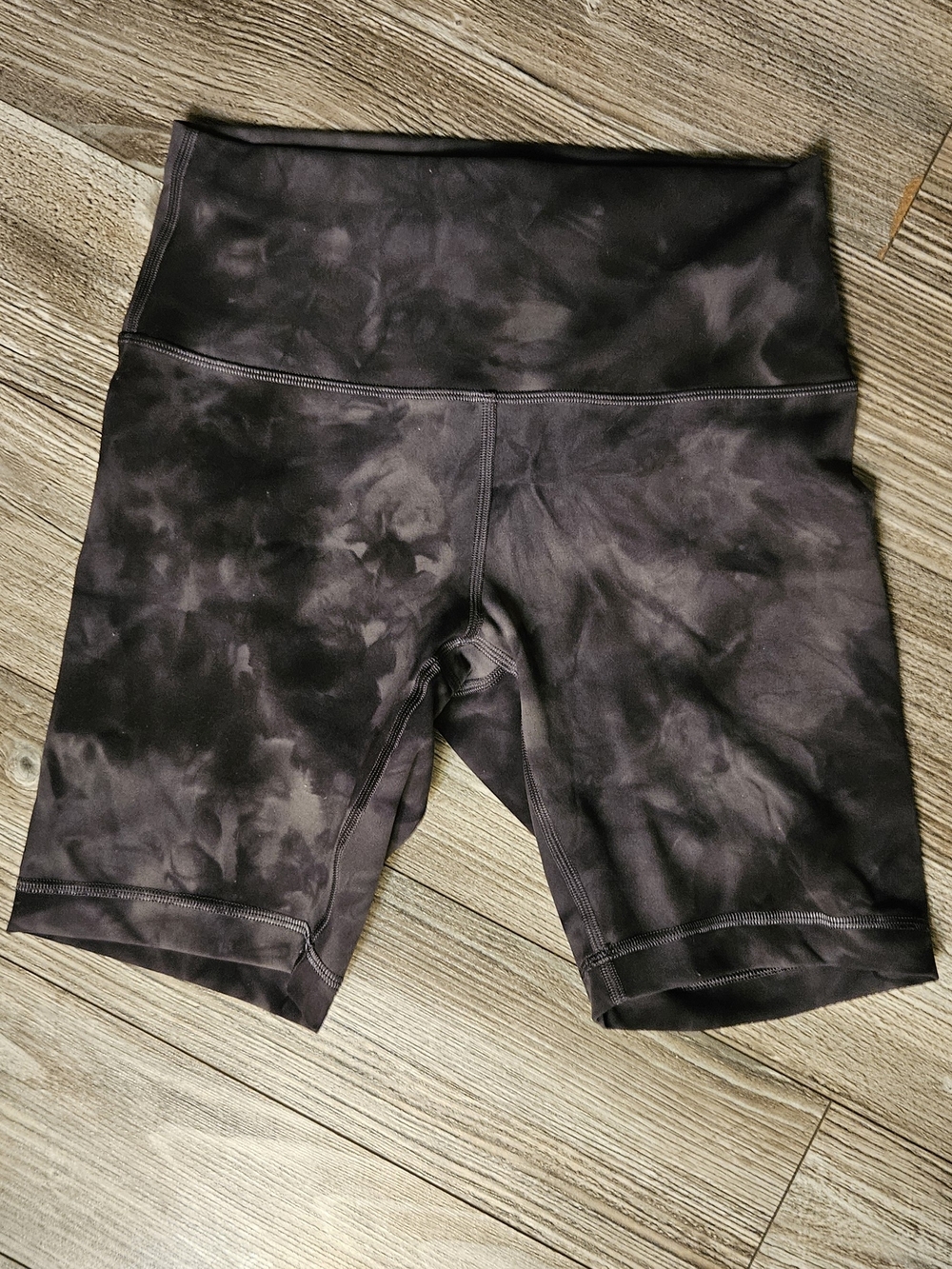 Lululemon Wunder Train High-Rise Short 8"